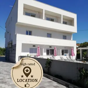 Apartmant & Rosa Medulin **** Pomer